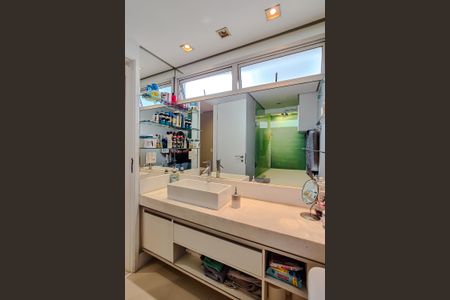 Apartamento à venda com 64m², 1 quarto e 2 vagasBanheiro da Suíte 1
