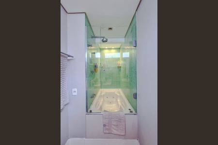 Apartamento à venda com 64m², 1 quarto e 2 vagasBanheiro da Suíte 1