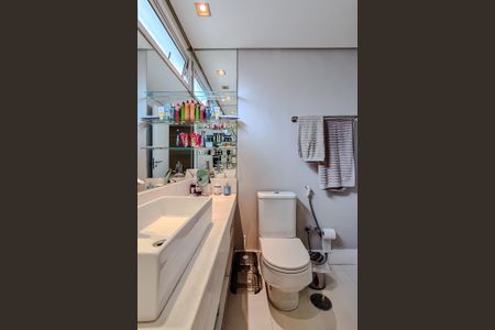 Apartamento à venda com 64m², 1 quarto e 2 vagasBanheiro da Suíte 1