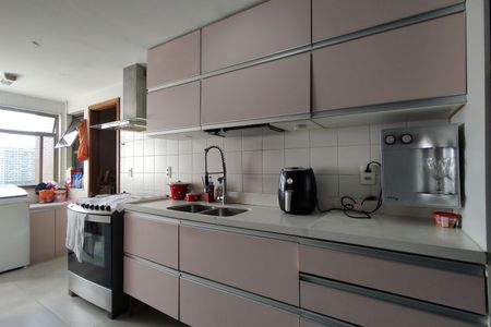 Apartamento à venda com 145m², 4 quartos e 2 vagasCozinha - Armários