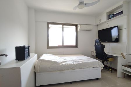 Apartamento à venda com 145m², 4 quartos e 2 vagasQuarto 1 - Armários