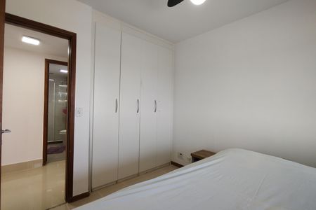 Apartamento à venda com 145m², 4 quartos e 2 vagasQuarto 4 - Armários