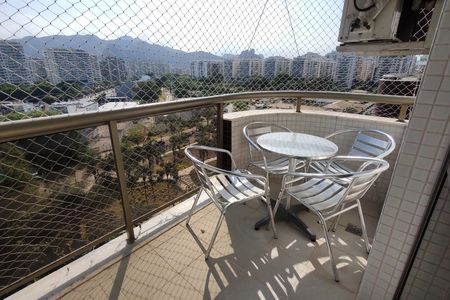 Apartamento à venda com 145m², 4 quartos e 2 vagasVaranda do Quarto Suíte 