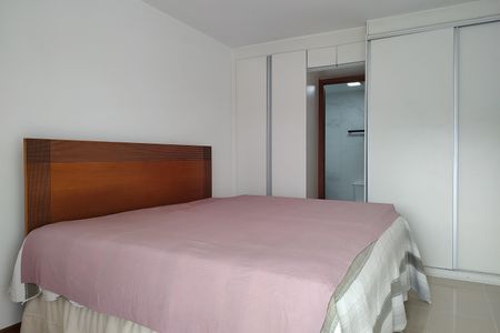 Apartamento à venda com 145m², 4 quartos e 2 vagasQuarto 2 - Suíte