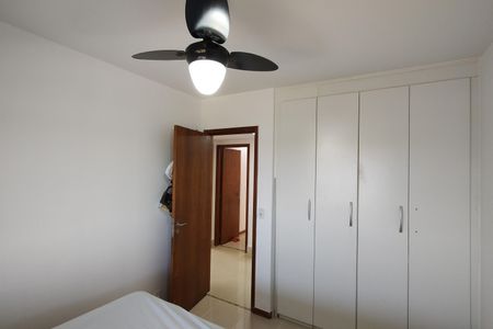 Apartamento à venda com 145m², 4 quartos e 2 vagasQuarto 4 - Armários