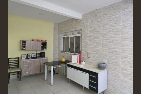 Casa à venda com 350m², 4 quartos e 2 vagasFundos 