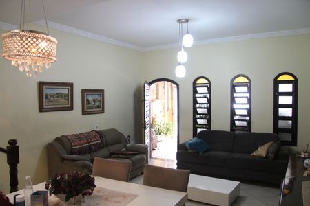 Casa à venda com 350m², 4 quartos e 2 vagasSala 