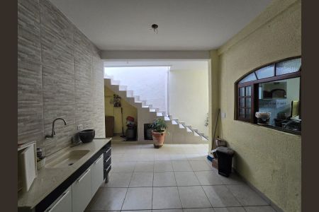 Casa à venda com 350m², 4 quartos e 2 vagasFundos 