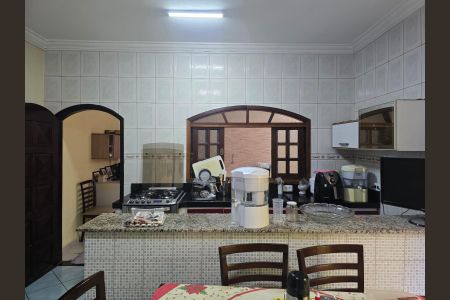 Casa à venda com 350m², 4 quartos e 2 vagasCozinha 