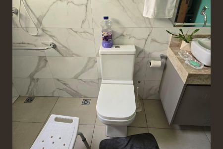 Casa à venda com 350m², 4 quartos e 2 vagasBanheiro da Suíte 1