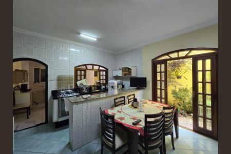 Casa à venda com 350m², 4 quartos e 2 vagasCozinha 