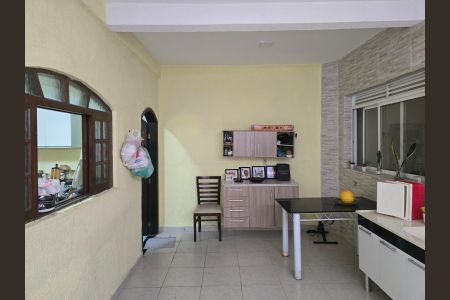 Casa à venda com 350m², 4 quartos e 2 vagasFundos 