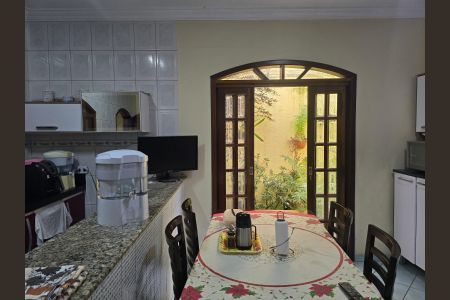 Casa à venda com 350m², 4 quartos e 2 vagasCozinha 