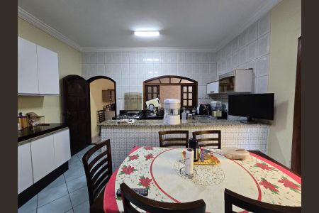 Casa à venda com 350m², 4 quartos e 2 vagasCozinha 