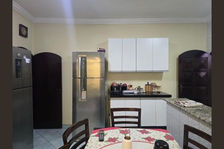 Casa à venda com 350m², 4 quartos e 2 vagasCozinha 