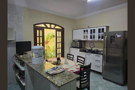 Casa à venda com 350m², 4 quartos e 2 vagasCozinha 