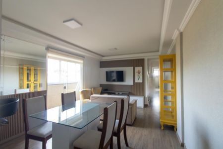 Sala de apartamento para alugar com 2 quartos, 75m² em Capão Raso, Curitiba