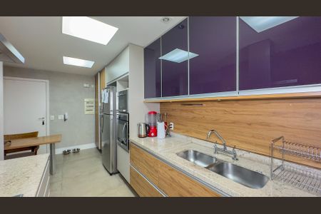 Apartamento à venda com 200m², 3 quartos e 3 vagasCozinha 
