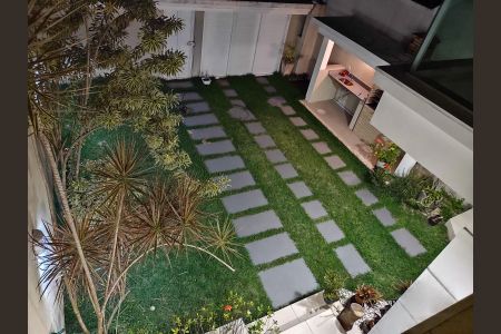Casa à venda com 140m², 4 quartos e 4 vagas Casa à venda com 140m², 4 quartos e 4 vagasÁrea externa