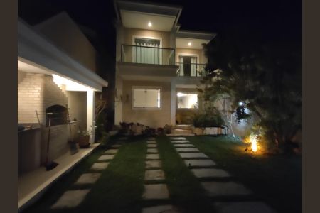 Casa à venda com 140m², 4 quartos e 4 vagas Casa à venda com 140m², 4 quartos e 4 vagasFachada