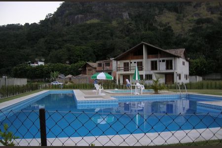 Casa à venda com 140m², 4 quartos e 4 vagas