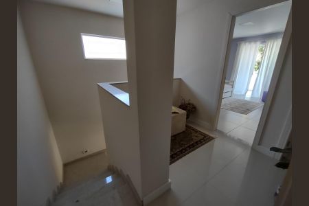 Casa à venda com 140m², 4 quartos e 4 vagas Casa à venda com 140m², 4 quartos e 4 vagasCorredor