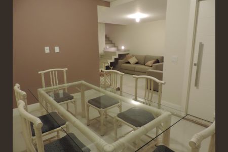 Casa à venda com 140m², 4 quartos e 4 vagas