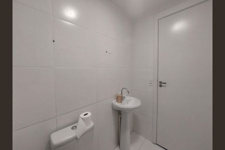 Apartamento para alugar com 33m², 2 quartos e sem vaga Apartamento para alugar com 33m², 2 quartos e sem vagaBanheiro