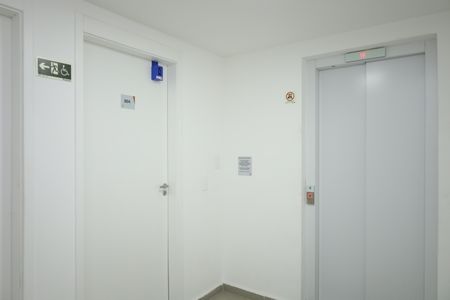 Apartamento para alugar com 41m², 2 quartos e sem vagaÁrea comum - Saguão do andar - Lockbox instalada