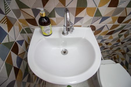 Banheiro de casa para alugar com 1 quarto, 24m² em Jardim Santa Rosália, Sorocaba