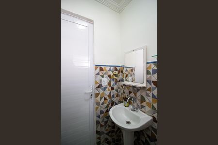 Banheiro de casa para alugar com 1 quarto, 24m² em Jardim Santa Rosália, Sorocaba