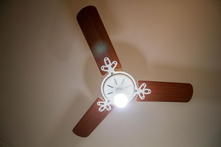 Quarto de casa para alugar com 1 quarto, 24m² em Jardim Santa Rosália, Sorocaba