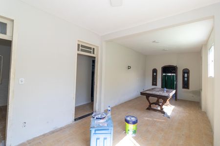 Sala de casa à venda com 3 quartos, 150m² em Realengo, Rio de Janeiro