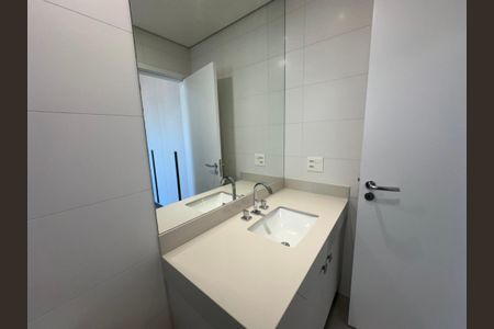 Apartamento para alugar com 228m², 3 quartos e 4 vagasBanheiro da Suíte 1