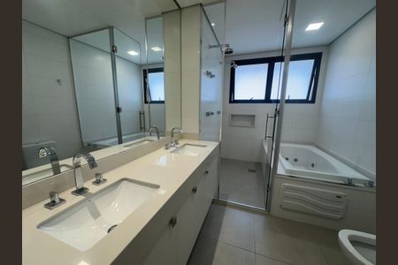 Apartamento para alugar com 228m², 3 quartos e 4 vagasBanheiro 2 da Suíte 3