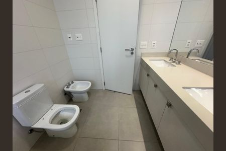 Apartamento para alugar com 228m², 3 quartos e 4 vagasBanheiro 2 da Suíte 3