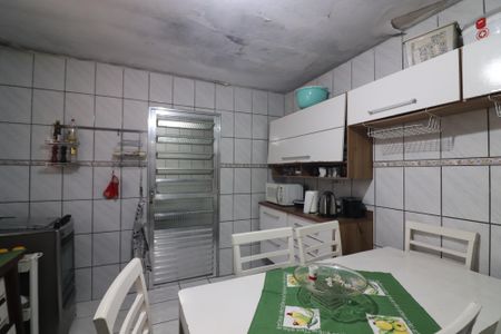 Casa à venda com 220m², 2 quartos e 2 vagasCozinha 