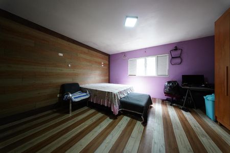 Casa à venda com 330m², 3 quartos e 2 vagasSuíte