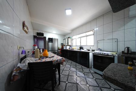 Casa à venda com 330m², 3 quartos e 2 vagasCozinha