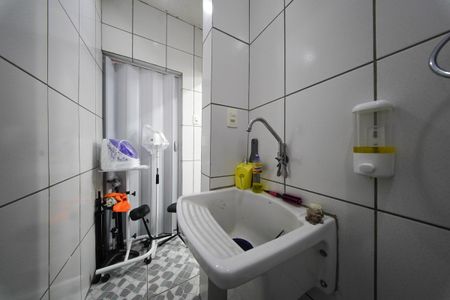 Casa à venda com 330m², 3 quartos e 2 vagasBanheiro de serviço
