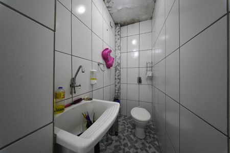 Casa à venda com 330m², 3 quartos e 2 vagasBanheiro de serviço