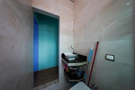 Casa à venda com 330m², 3 quartos e 2 vagasBanheiro