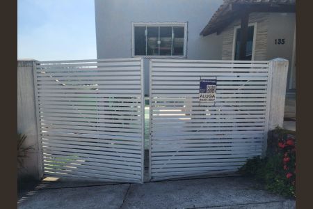 Casa de condomínio para alugar com 240m², 4 quartos e 4 vagasFachada