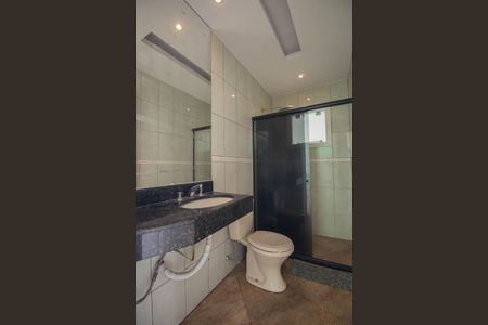 Casa de condomínio para alugar com 240m², 4 quartos e 4 vagasBanheiro 2