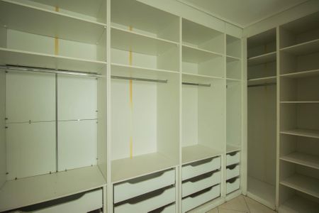 Casa de condomínio para alugar com 240m², 4 quartos e 4 vagasBanheiro da Suíte 1