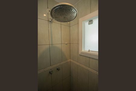 Casa de condomínio para alugar com 240m², 4 quartos e 4 vagasBanheiro 2