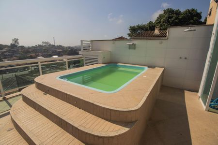 Casa de condomínio para alugar com 240m², 4 quartos e 4 vagasPiscina