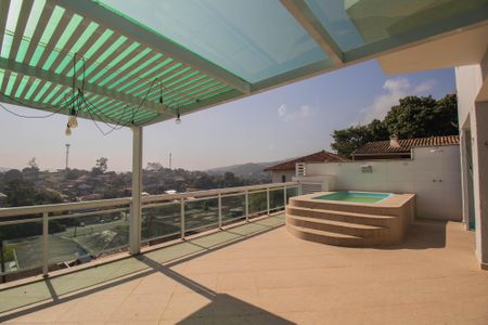 Casa de condomínio para alugar com 240m², 4 quartos e 4 vagasPiscina