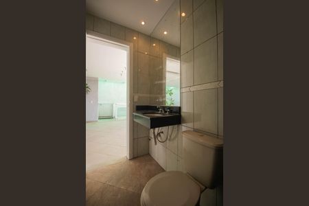 Casa de condomínio para alugar com 240m², 4 quartos e 4 vagasBanheiro 2