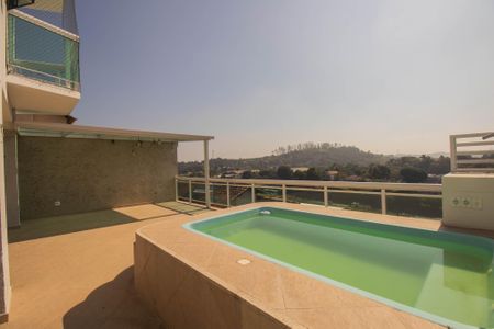 Casa de condomínio para alugar com 240m², 4 quartos e 4 vagasPiscina